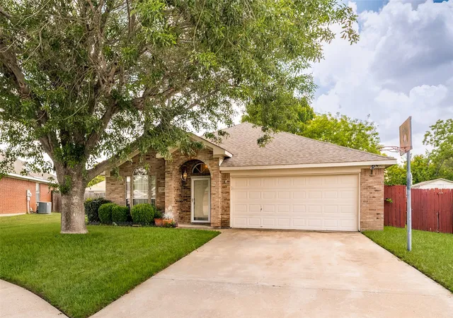 Photo 1 of Single family home for sale at 1005 Darren Dr, Burleson, TX 76028 | MLS# 21281296 | Listing updated on 2026-10-02