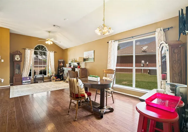 Photo 4 of Single family home for sale at 1005 Darren Dr, Burleson, TX 76028 | MLS# 21281296 | Listing updated on 2026-10-02
