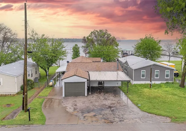 Homes for sale in Gun Barrel City, TX | 318 Overlook Trl, Gun Barrel City, TX 75156 | MLS# 21280925