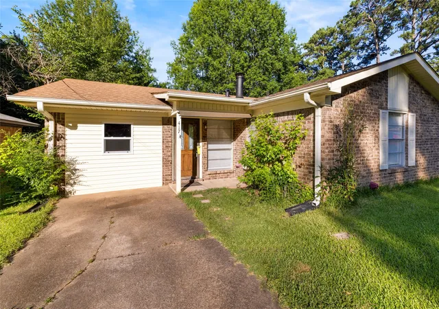 Photo 3 of Single family home for sale at 417 Carroll Ave, Wake Village, TX 75501 | MLS# 21252476 | Listing updated on 2026-08-25