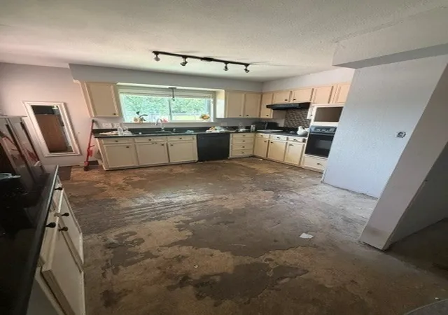 Photo 3 of Single family home for sale at 4 Glencove Cir, Allen, TX 75002 | MLS# 21281496 | Listing updated on 2026-08-22