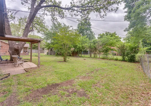 14th image of 2012 Bradford Dr, Arlington, TX 76010 | MLS# 21281520