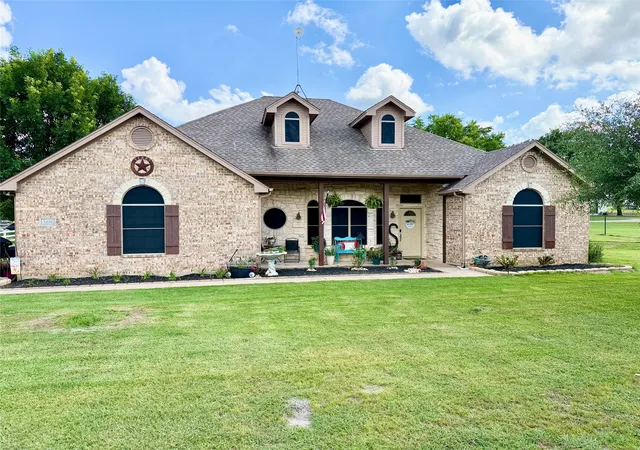 Photo 1 of Sale Pending at 3220 Skinner Rd, Midlothian, TX 76065 | MLS# 21281546 | Listing updated on 2026-08-22