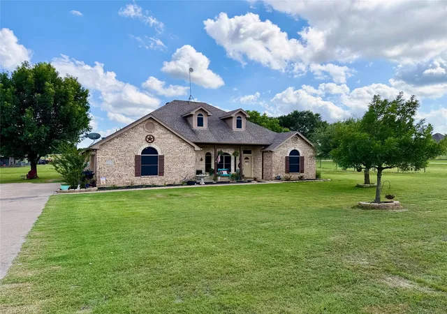 Photo 2 of Sale Pending at 3220 Skinner Rd, Midlothian, TX 76065 | MLS# 21281546 | Listing updated on 2026-08-22