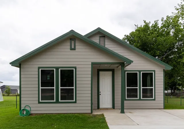 Homes for sale in Walnut Springs, TX | 328 E Norway St, Walnut Springs, TX 76690 | MLS# 21281404