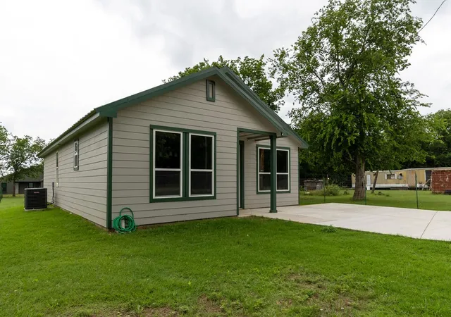 Homes for sale in Walnut Springs, TX | 328 E Norway St, Walnut Springs, TX 76690 | MLS# 21281404