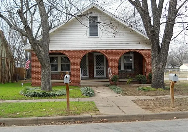 Photo 1 of Sale Pending at 743 N Buffalo Ave, Cleburne, TX 76033 | MLS# 21281620 | Listing updated on 2026-08-31