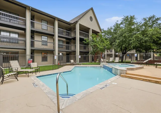 5th image of 218 N Texas Blvd, Denton, TX 76201
