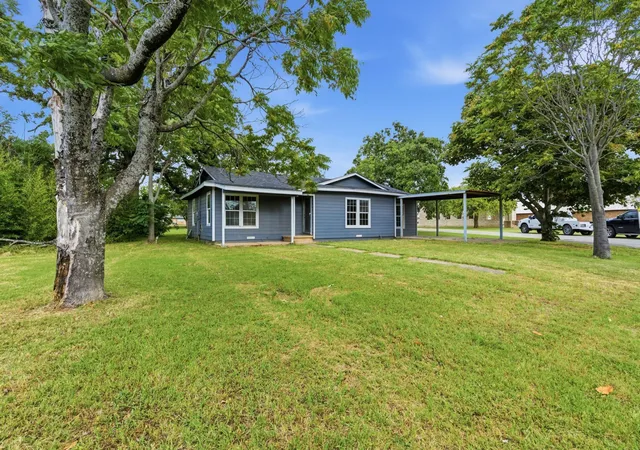 Homes for sale in Lipan, TX | 203 N Kickapoo St, Lipan, TX 76462 | MLS# 21274864