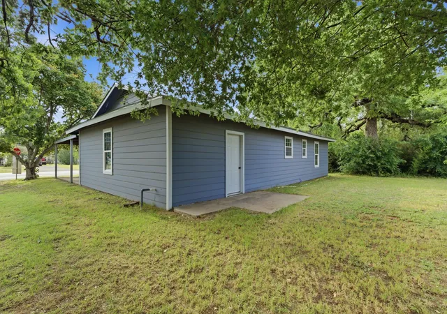 Homes for sale in Lipan, TX | 203 N Kickapoo St, Lipan, TX 76462 | MLS# 21274864