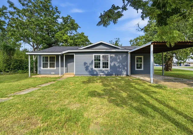 Homes for sale in Lipan, TX | 203 N Kickapoo St, Lipan, TX 76462 | MLS# 21274864