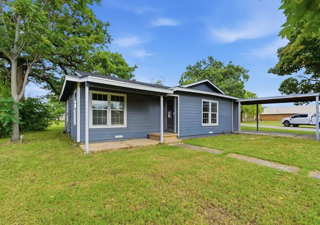 Homes for sale in Lipan, TX | 203 N Kickapoo St, Lipan, TX 76462 | MLS# 21274864