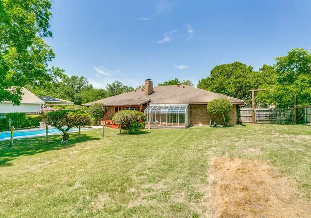 3rd image of 1132 N Irving Heights Dr, Irving, TX 75061 | MLS# 21281159