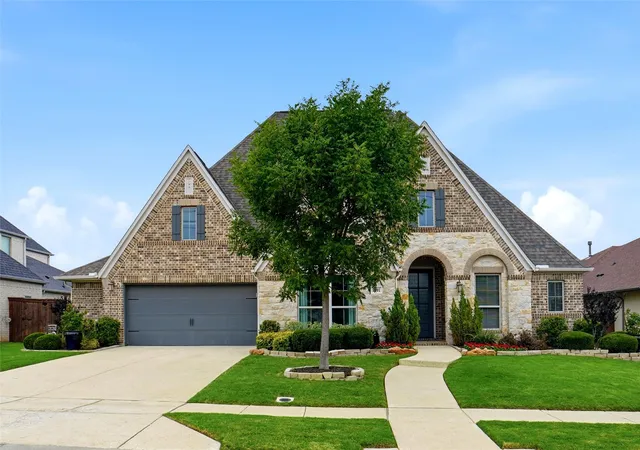 Photo 1 of Single family home for sale at 1001 Myers Park Trl, Roanoke, TX 76262 | MLS# 21281266 | Listing updated on 2026-10-03