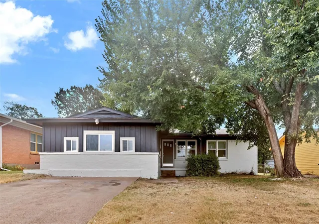 Photo 2 of Single family home for sale at 4208 Huckleberry Cir, Dallas, TX 75216 | MLS# 21281796 | Listing updated on 2026-08-31