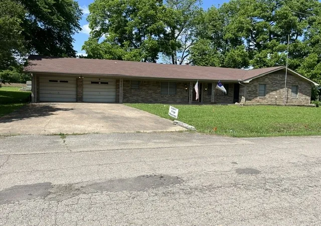 Photo 1 of Single family home for sale at 304 Sunset St, Roxton, TX 75477 | MLS# 21281595 | Listing updated on 2026-08-27