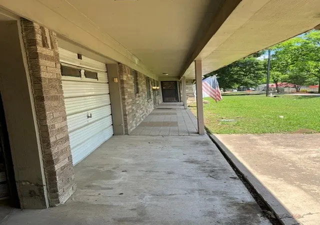 Photo 2 of Single family home for sale at 304 Sunset St, Roxton, TX 75477 | MLS# 21281595 | Listing updated on 2026-08-27