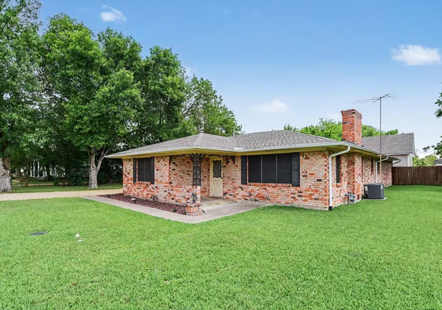 Homes for sale in Palmer, TX | 219 W Jefferson St, Palmer, TX 75152 | MLS# 21275608