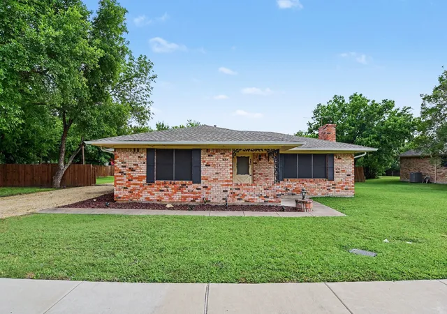 Homes for sale in Palmer, TX | 219 W Jefferson St, Palmer, TX 75152 | MLS# 21275608