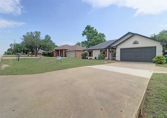 Photo 2 of Sale Pending at 550 N Main St, Joshua, TX 76058 | MLS# 21277269 | Listing updated on 2026-07-11
