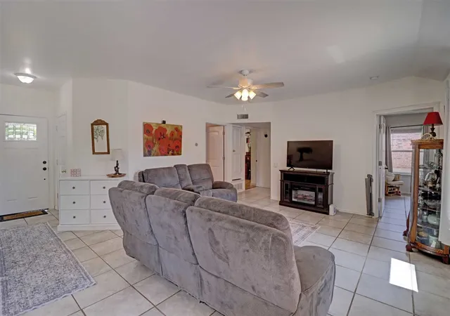Photo 3 of Sale Pending at 550 N Main St, Joshua, TX 76058 | MLS# 21277269 | Listing updated on 2026-07-11