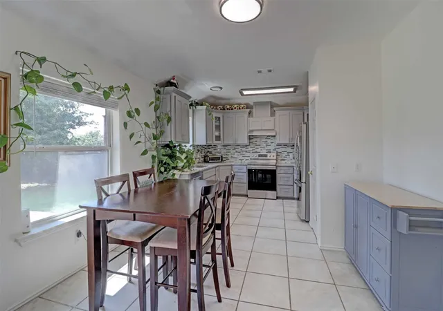 Photo 4 of Sale Pending at 550 N Main St, Joshua, TX 76058 | MLS# 21277269 | Listing updated on 2026-07-11