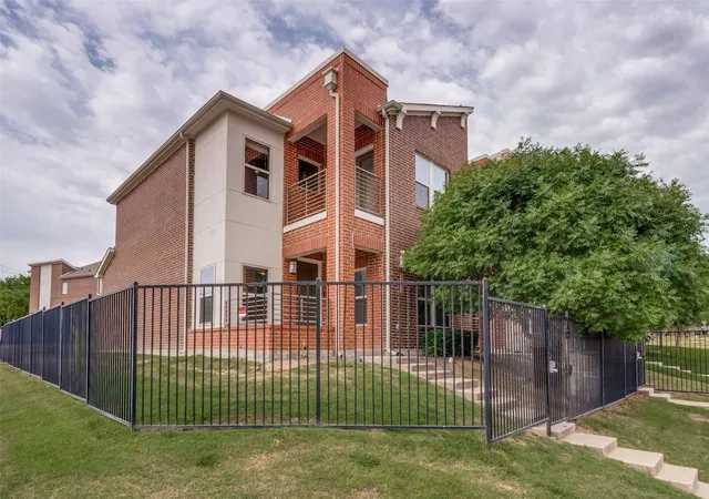 Photo 1 of Condo for sale at 1596 Fiji St, Dallas, TX 75203 | MLS# 21281891 | Listing updated on 2026-09-30