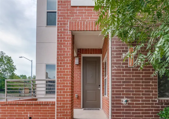 Photo 3 of Condo for sale at 1596 Fiji St, Dallas, TX 75203 | MLS# 21281891 | Listing updated on 2026-09-30