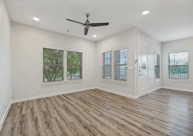 Photo 4 of Condo for sale at 1596 Fiji St, Dallas, TX 75203 | MLS# 21281891 | Listing updated on 2026-09-30