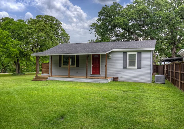 Photo 2 of Single family home for sale at 10065 Comanche, Quinlan, TX 75474 | MLS# 21281512 | Listing updated on 2026-07-04