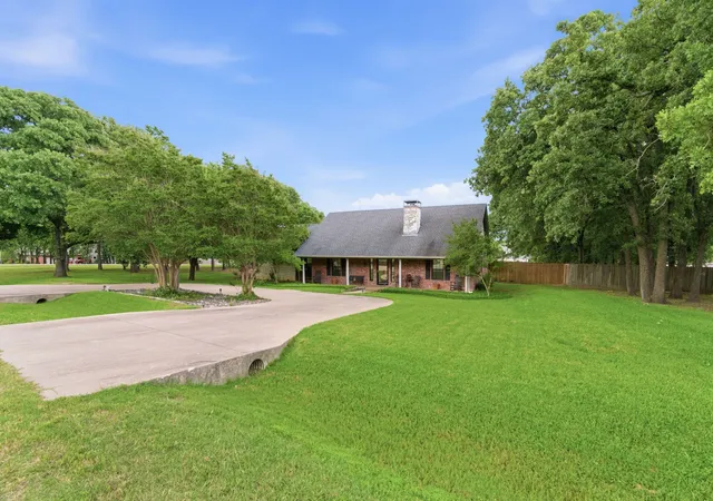 Homes for sale in Alvarado, TX | 7512 Woodland Dr, Alvarado, TX 76009 | MLS# 21281931