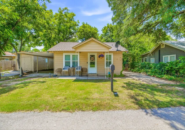Single family home for sale at 328 S Race St, Stephenville, TX 76401 | MLS# 21281667
