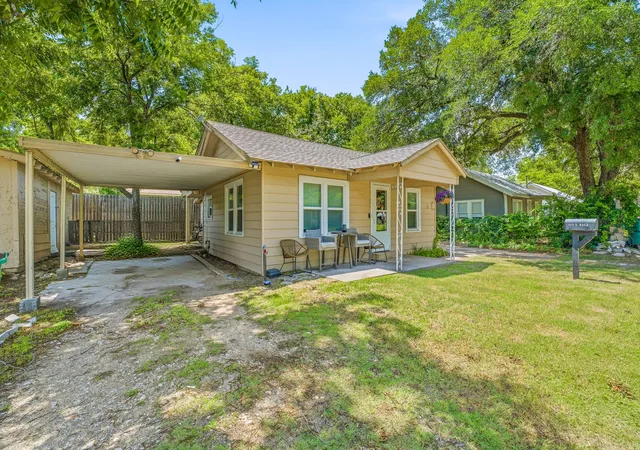 Photo 3 of Single family home for sale at 328 S Race St, Stephenville, TX 76401 | MLS# 21281667 | Listing updated on 2026-07-14