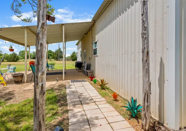 Photo 3 of Single family home for sale at 343 Meadow Lark Ln, Bowie, TX 76230 | MLS# 21266152 | Listing updated on 2026-08-21