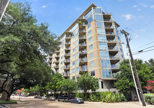 Photo 2 of Condo for sale at 1001 Belleview St #703, Dallas, TX 75215 | MLS# 21281991 | Listing updated on 2026-08-22