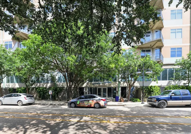 Photo 3 of Condo for sale at 1001 Belleview St #703, Dallas, TX 75215 | MLS# 21281991 | Listing updated on 2026-08-22