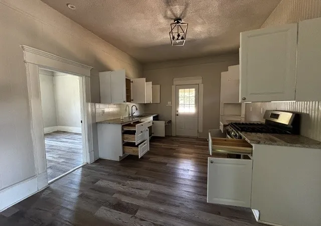 Photo 3 of Single family home for sale at 515 15Th St Sw, Mineral Wells, TX 76067 | MLS# 21282014 | Listing updated on 2026-09-28