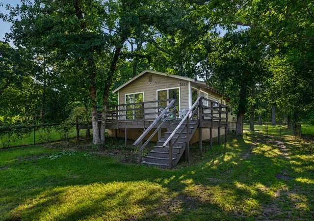 Homes for sale in Tool, TX | 1001 Leaning Oak Dr, Tool, TX 75143 | MLS# 21281965