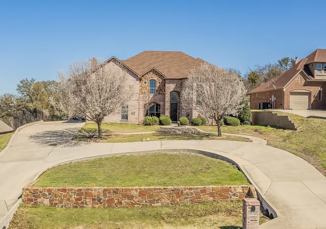 2nd image of 12548 Avondale Ridge Dr, Fort Worth, TX 76179 | MLS# 21282112