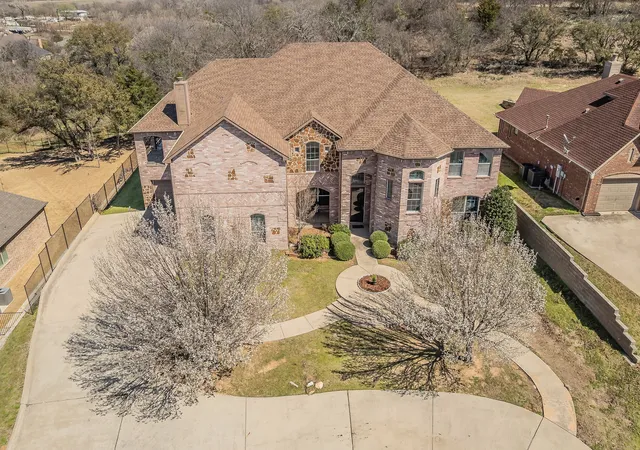 3rd image of 12548 Avondale Ridge Dr, Fort Worth, TX 76179 | MLS# 21282112
