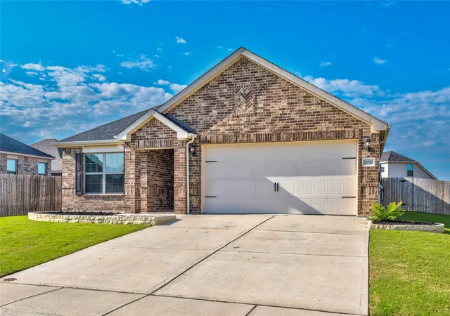 Homes for sale in Sanger, TX | 4014 Lakeview Dr, Sanger, TX 76266 | MLS# 21246548