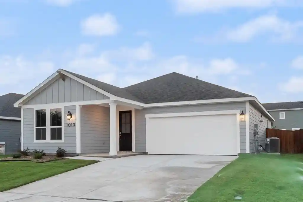 Photo 1 of Single family home for sale at 1013 Canoe Wy, Crowley, TX 76036 | MLS# 21282346 | Listing updated on 2026-10-17