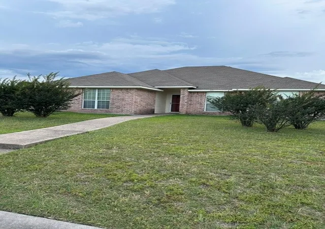 Photo 1 of Single family home for sale at 201 Wildcat Dr, Waco, TX 76705 | MLS# 21277900 | Listing updated on 2026-08-20