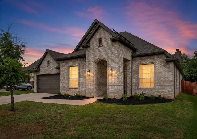 Homes for sale in Joshua, TX | 1068 Wildwood Dr, Joshua, TX 76058 | MLS# 21281307