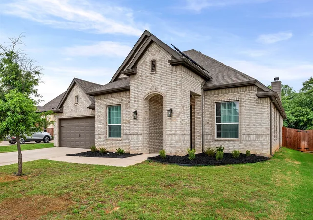 Homes for sale in Joshua, TX | 1068 Wildwood Dr, Joshua, TX 76058 | MLS# 21281307