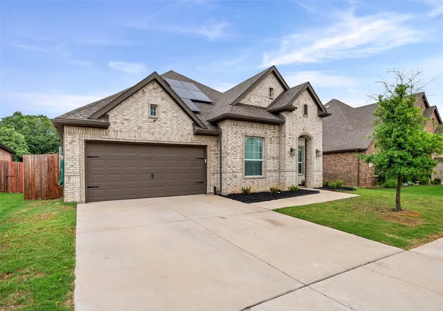 Homes for sale in Joshua, TX | 1068 Wildwood Dr, Joshua, TX 76058 | MLS# 21281307