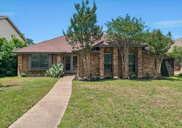 Homes for sale in Dallas, TX | 9107 Sweetwater Dr, Dallas, TX 75228 | MLS# 21281363