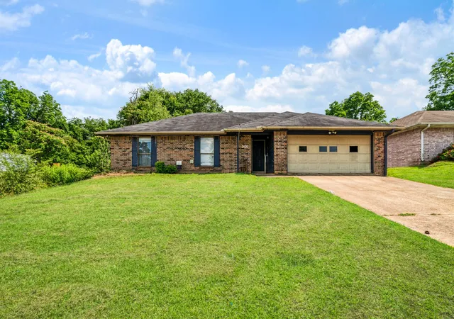 Homes for sale in Paris, TX | 2630 Kessler Dr, Paris, TX 75460 | MLS# 21282438