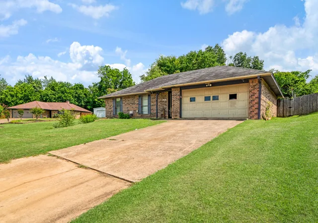 Homes for sale in Paris, TX | 2630 Kessler Dr, Paris, TX 75460 | MLS# 21282438