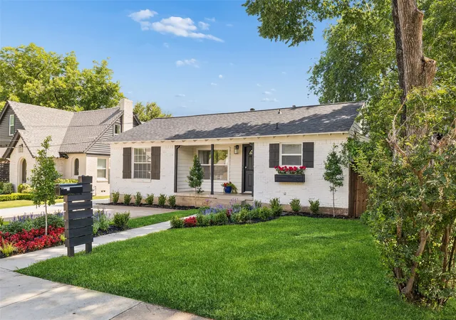Single family home for sale at 5111 Stoneleigh Ave, Dallas, TX 75235 | MLS# 21242144